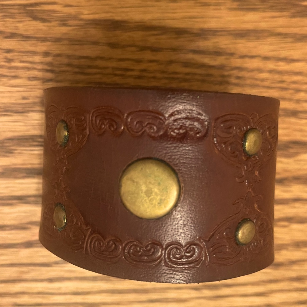Vintage leather belt bracelet with lapis and leather tie.,